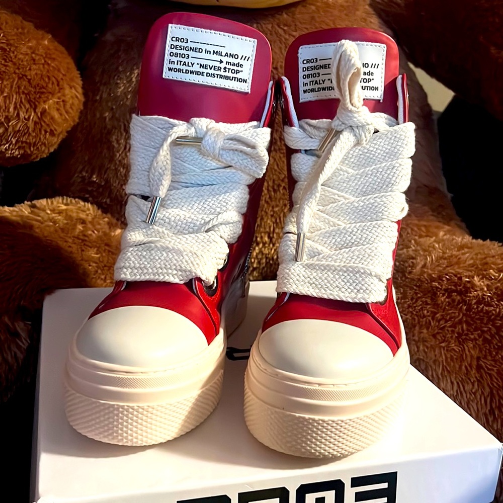 New Cristian Zerotre sneakers never worn.